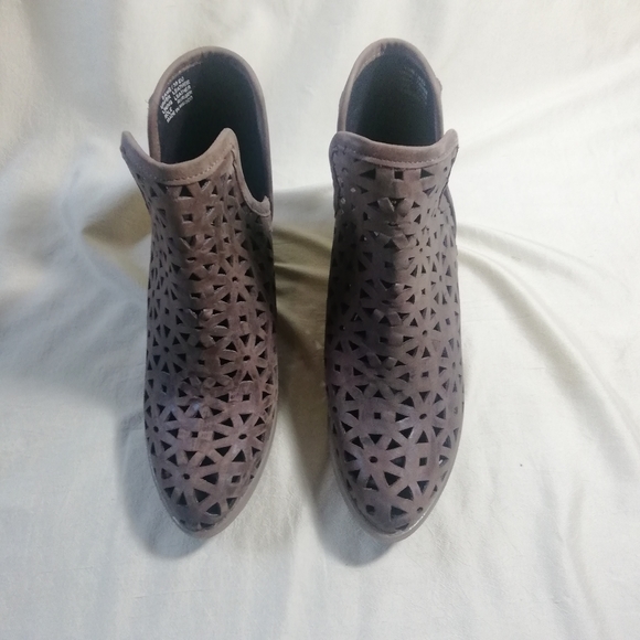 Musse & Cloud Athylea Perforated booties - Picture 2 of 8
